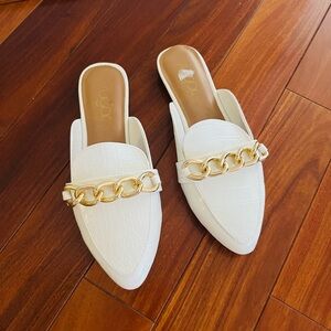 NWOT Sugar White Mules with Gold Chain Accent